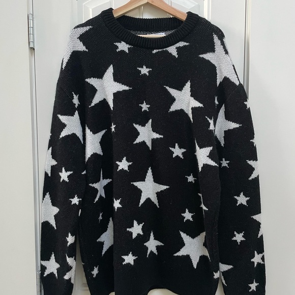 Star Pattern Black and White Knit Sweater - Picture 2 of 5